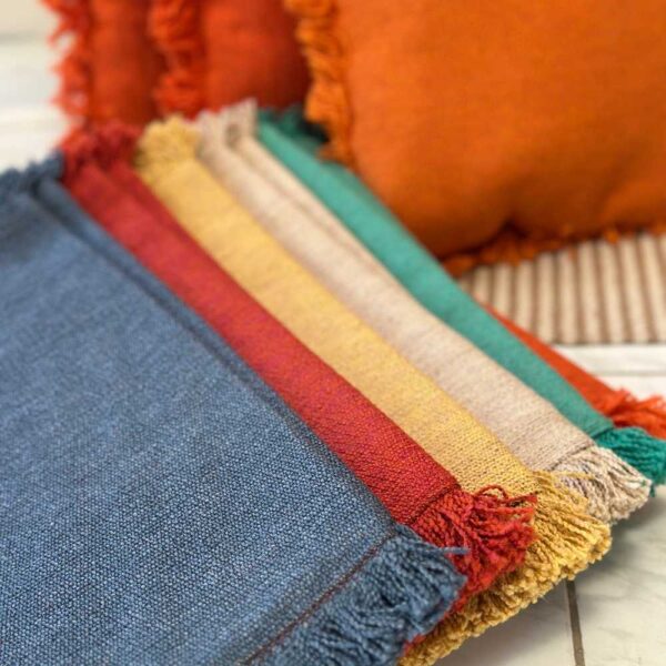 Almohadón liso con flecos